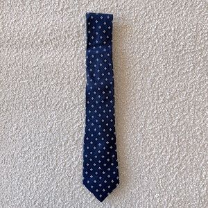 John Varvatos blue patterned tie. 100% silk. Made in USA.